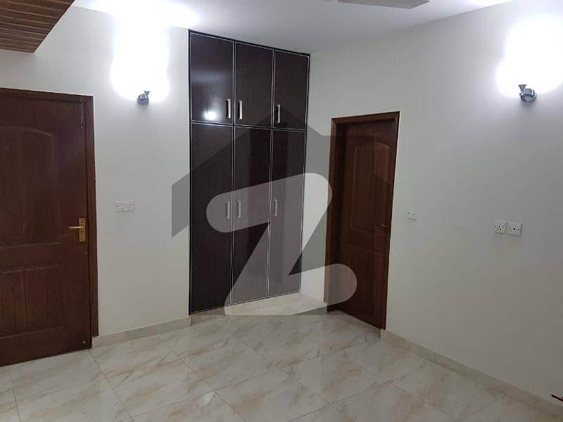 Flat Of 2925 Square Feet Is Available In Contemporary Neighborhood Of Askari For Rent