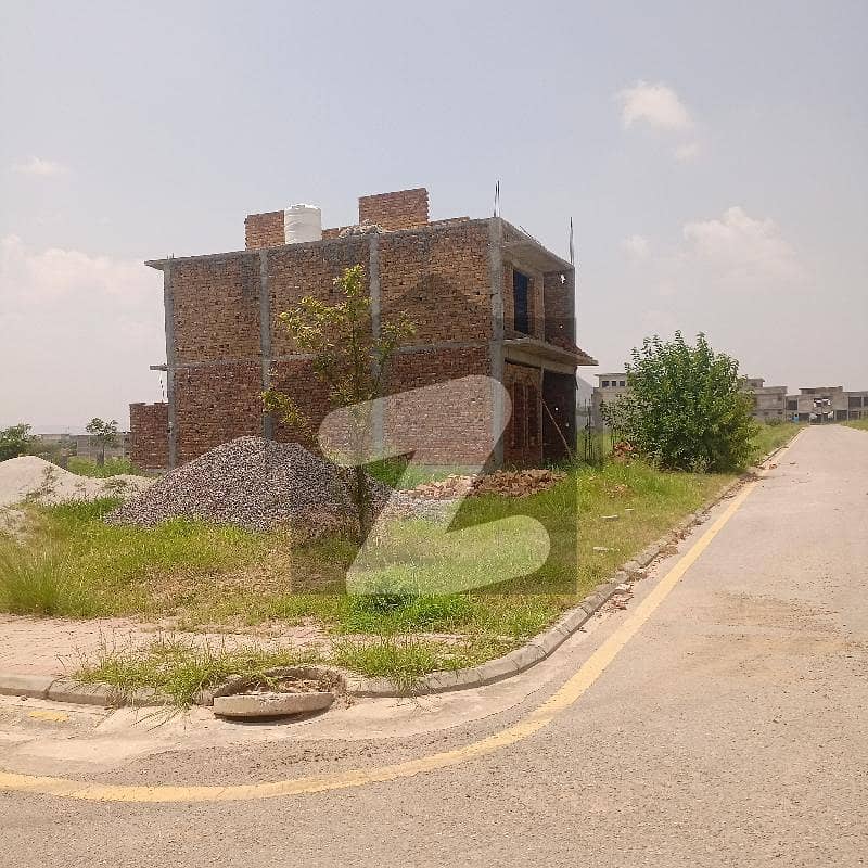 Grace texture house for sale reasonable price second to corner location is very good construction is also very good contact our numbers for purchase