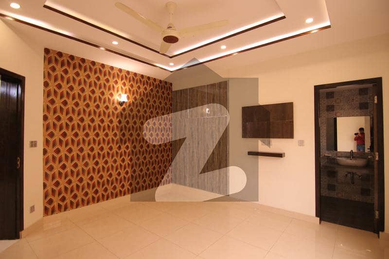 بینکرز کوآپریٹو ہاؤسنگ سوسائٹی لاہور میں 5 کمروں کا 10 مرلہ مکان 1.6 لاکھ میں کرایہ پر دستیاب ہے۔