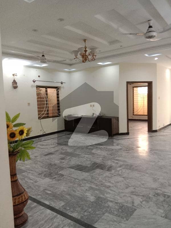 بنی گالہ اسلام آباد میں 3 کمروں کا 15 مرلہ مکان 70.0 ہزار میں کرایہ پر دستیاب ہے۔