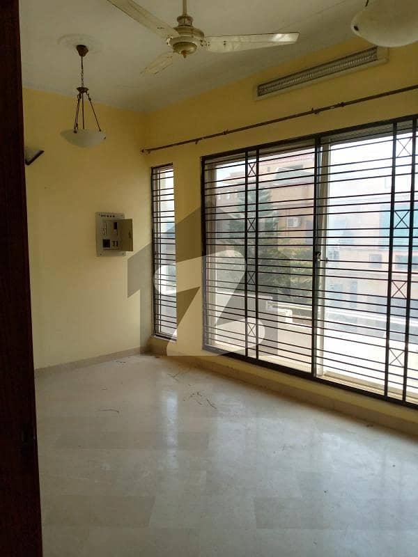 Spacious street Neat house for sale F11/3. Spacious street Neat house for sale F11/3.