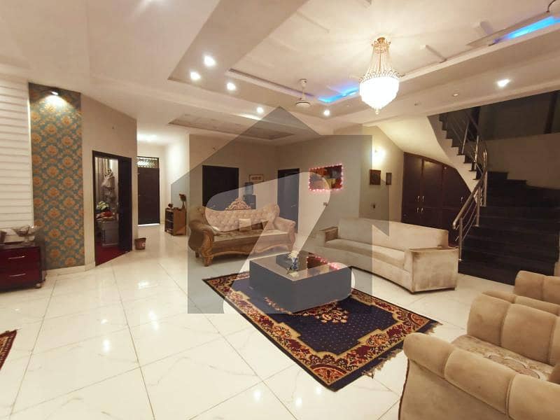 1 kanal villa is available for sale at western Fort Colony Multan.