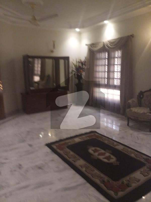 25 year old well maintained house available for sale at VIP location of dhoraji colony near Yousuf burger . 
chance deal . 
very reasonable price. 
don't miss the opportunity.