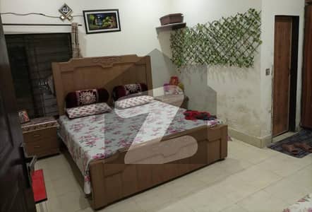 ماڈل ٹاؤن لاہور میں 4 کمروں کا 5 مرلہ مکان 2.4 کروڑ میں برائے فروخت۔