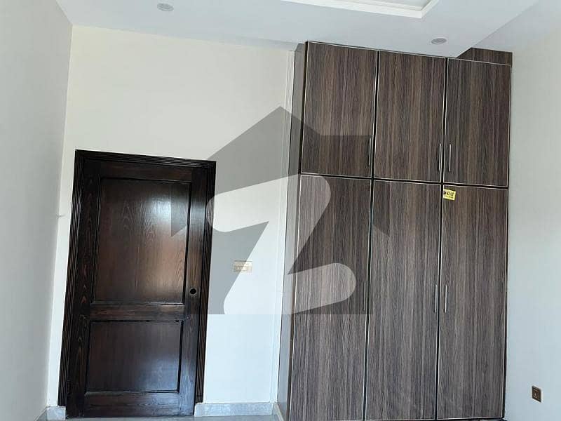 ایل ڈی اے ایوینیو ۔ بلاک جے ایل ڈی اے ایوینیو,لاہور میں 5 کمروں کا 10 مرلہ مکان 2.6 کروڑ میں برائے فروخت۔