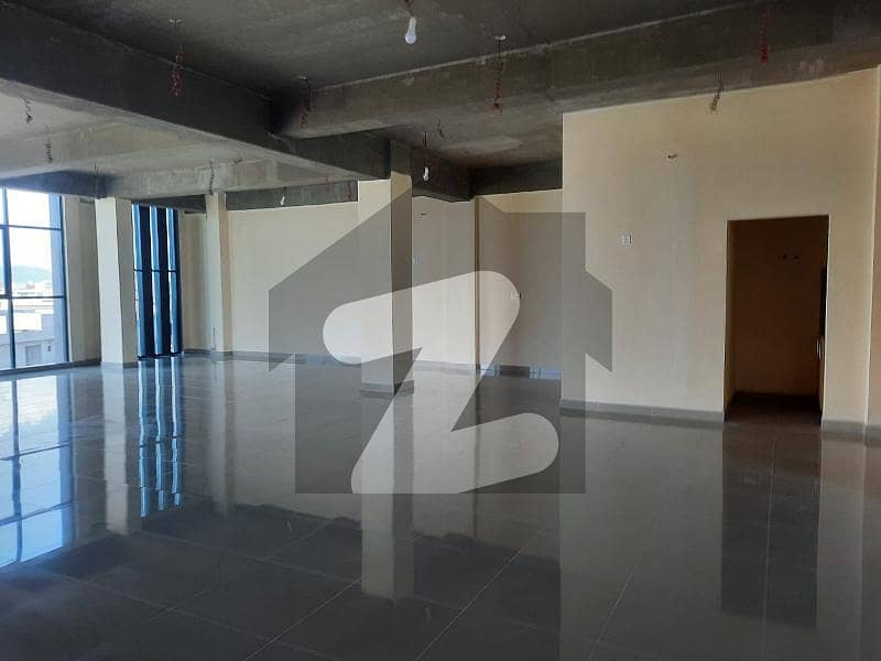 Main Road Located 2200 Sqft Lower Ground Floor Commercial Space Available On Rent In Park Enclave