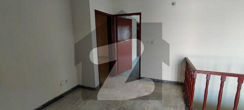 گلشن فیصل کراچی میں 4 کمروں کا 10 مرلہ مکان 1.6 لاکھ میں کرایہ پر دستیاب ہے۔