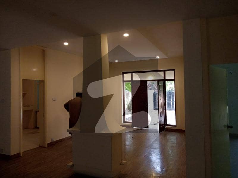 طفیل روڈ کینٹ,لاہور میں 3 کمروں کا 11 مرلہ مکان 1.3 لاکھ میں کرایہ پر دستیاب ہے۔