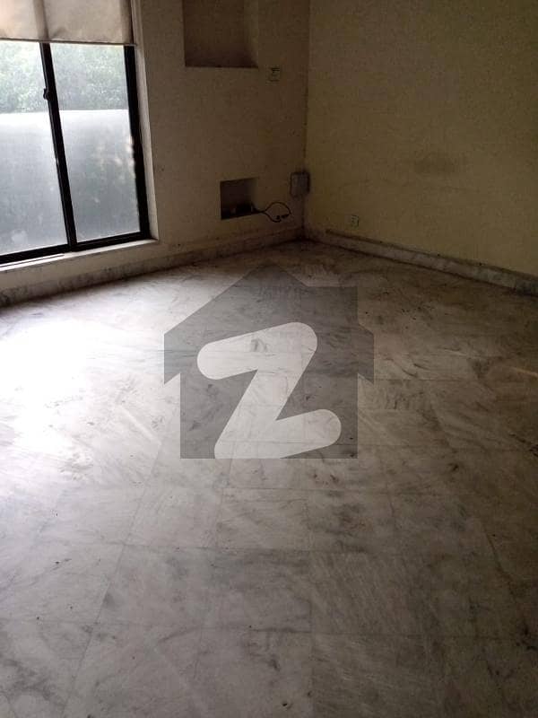 حالی روڈ گلبرگ,لاہور میں 4 کمروں کا 12 مرلہ مکان 3.25 لاکھ میں کرایہ پر دستیاب ہے۔