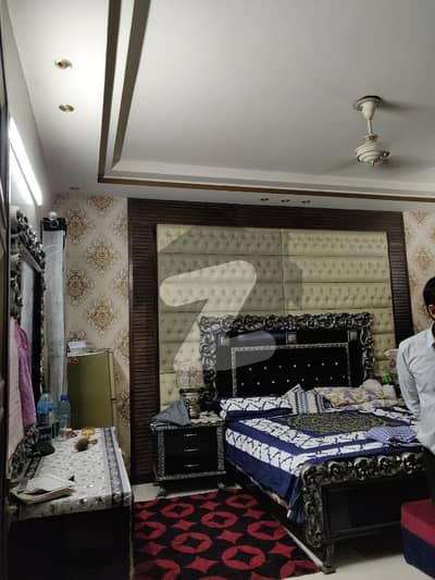 ریونیو سوسائٹی - بلاک اے ریوینیو سوسائٹی,لاہور میں 6 کمروں کا 1 کنال مکان 5.25 کروڑ میں برائے فروخت۔