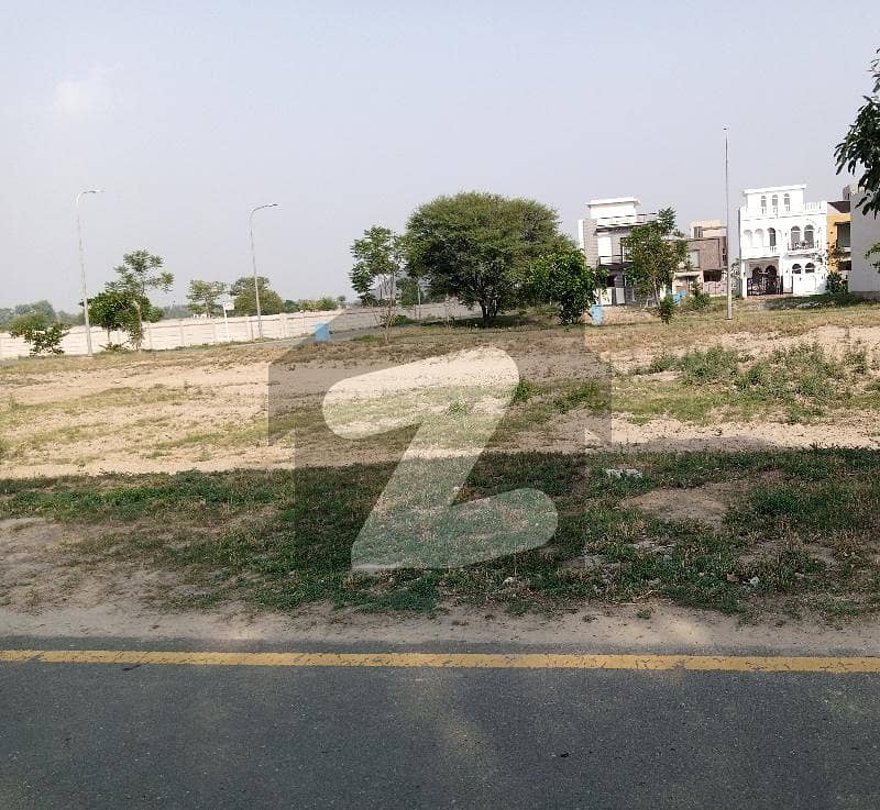 ڈی ایچ اے 9 ٹاؤن ۔ کمرشل ایریا ڈی ایچ اے 9 ٹاؤن,ڈیفنس (ڈی ایچ اے),لاہور میں 4 مرلہ کمرشل پلاٹ 3.5 کروڑ میں برائے فروخت۔