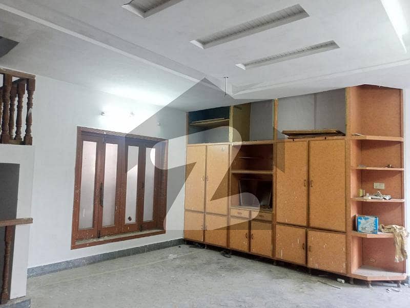 پیپلز کالونی نمبر 1 فیصل آباد میں 7 کمروں کا 10 مرلہ مکان 1.5 لاکھ میں کرایہ پر دستیاب ہے۔