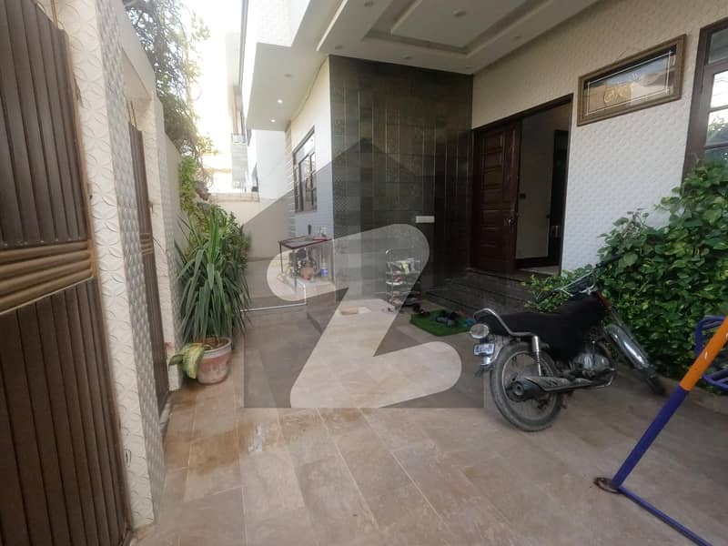 400 Square Yards House For sale In GulshaneKaneez Fatima Block 4