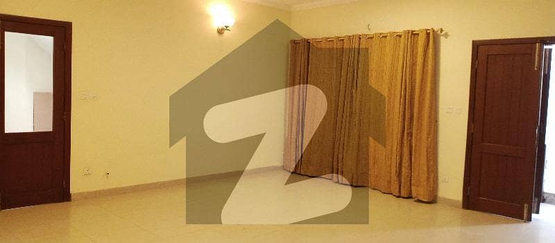 1 Kanal House (basement) available here for rent in Sector B Serene City DHA Phase 3 Rawalpindi-Islamabad

Details
2 Bedroom
Drawing, Dinning, TV Lounge
Store Kitchen 
servant Room
1 Car Porch

demand 40000/-
