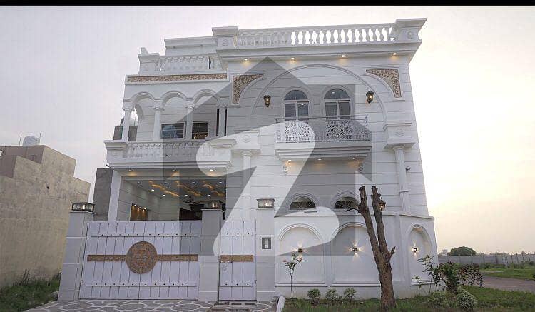 6.14sq. ft luxury house available for sale
4Bead room 4washroom 1Puder room 2kichan 2TV lunch 1Ghaerag
Best option for investment in Citi Housing Sialkot