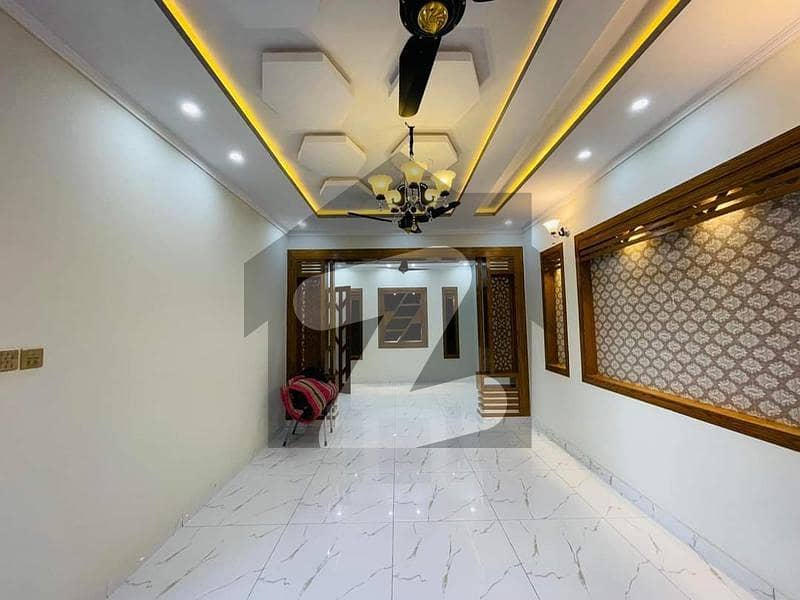 سوان گارڈن اسلام آباد میں 6 کمروں کا 11 مرلہ مکان 4.5 کروڑ میں برائے فروخت۔