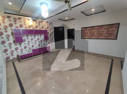 میڈیا ٹاؤن ۔ بلاک ڈی میڈیا ٹاؤن,راولپنڈی میں 7 کمروں کا 10 مرلہ مکان 5.9 کروڑ میں برائے فروخت۔