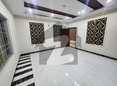 شاہد ٹاؤن ضرار شہید روڈ,کینٹ,لاہور میں 5 کمروں کا 6 مرلہ مکان 1.95 کروڑ میں برائے فروخت۔