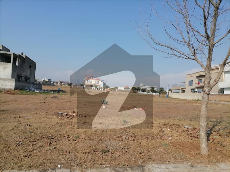 40*40 Commercial Pair Plot Available For Sale In Gulberg Civic Center