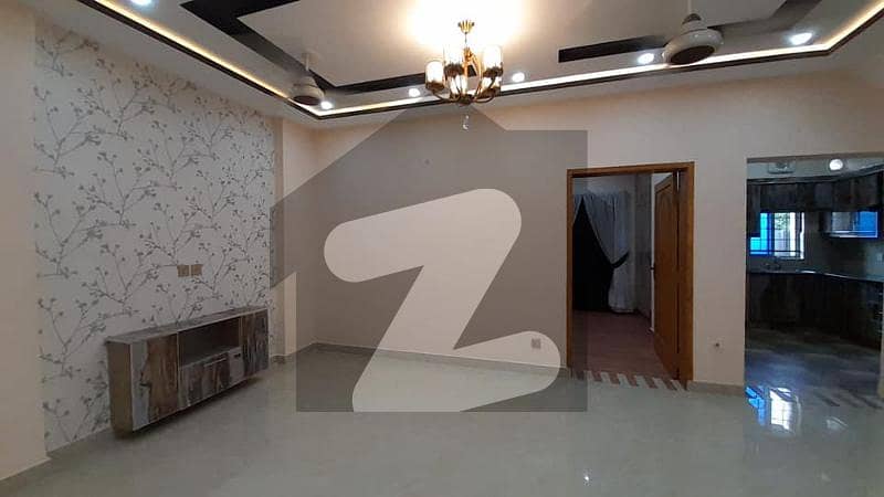 8 Marla House Available For Rent In Bahria Town Lahore