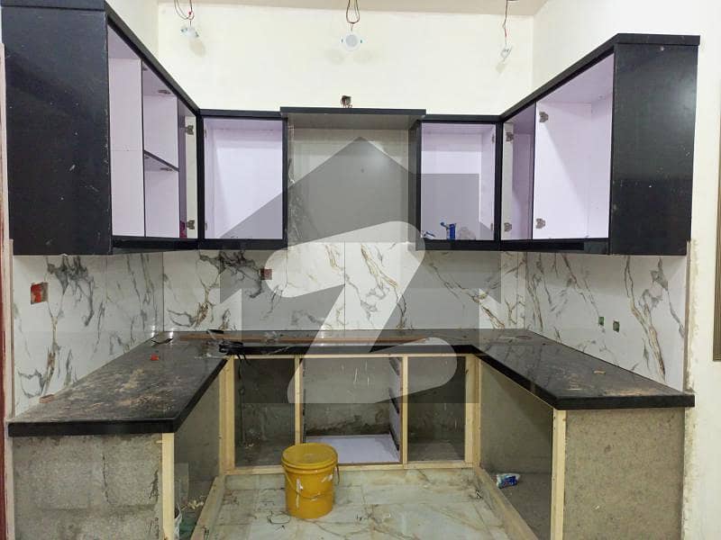 ناظم آباد کراچی میں 3 کمروں کا 5 مرلہ بالائی پورشن 1.2 کروڑ میں برائے فروخت۔