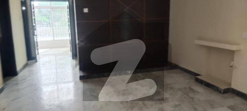 مین کینال بینک روڈ لاہور میں 4 کمروں کا 1 کنال مکان 4.5 لاکھ میں کرایہ پر دستیاب ہے۔