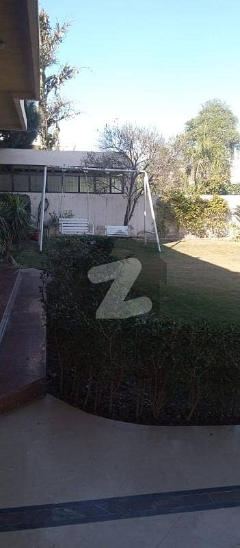 اقبال ایوینیو فیز 1 اقبال ایوینیو,لاہور میں 9 کمروں کا 2 کنال مکان 9.0 کروڑ میں برائے فروخت۔