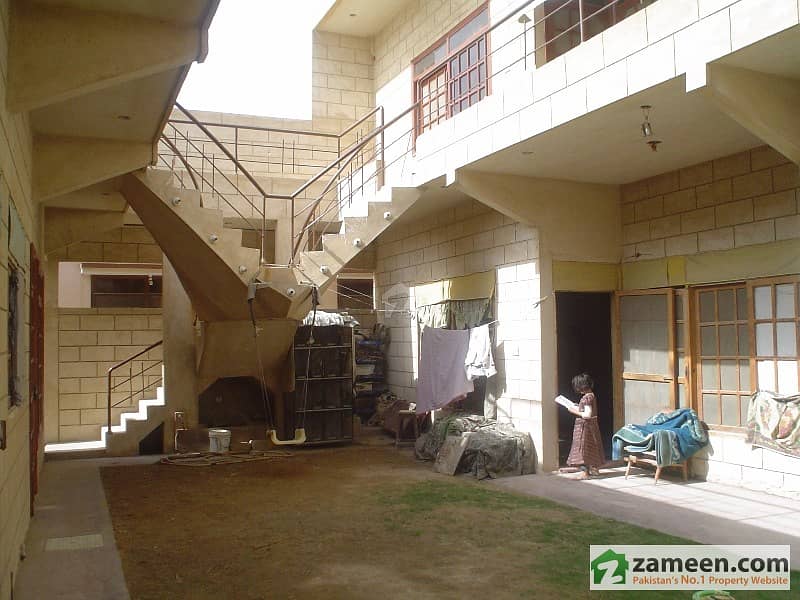 With Swimming Pool Space GulshaneKaneez Fatima  One Half Storey 5 beds house