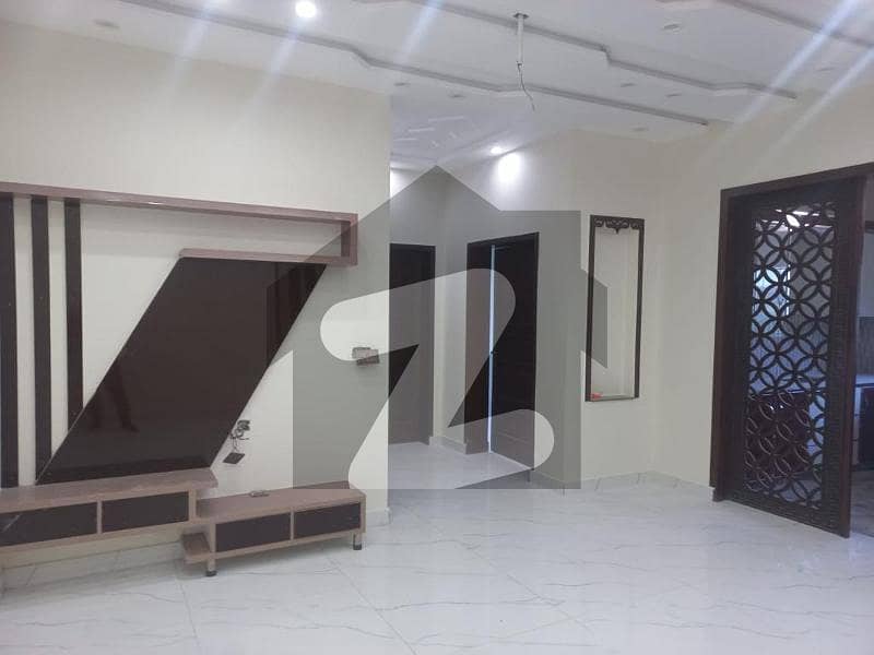 کینال گارڈن لاہور میں 6 کمروں کا 9 مرلہ مکان 2.9 کروڑ میں برائے فروخت۔