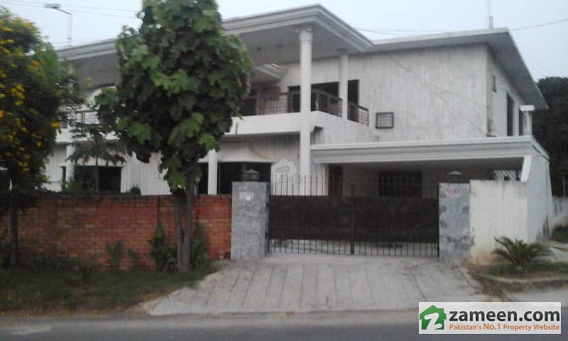 5 Bed Room House Available For Home And Office Purpose