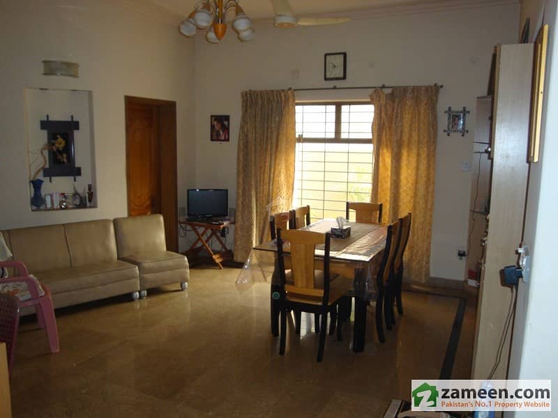 Gulberg III, 35 Marla old houses for sale, 11 bed rooms attached bath