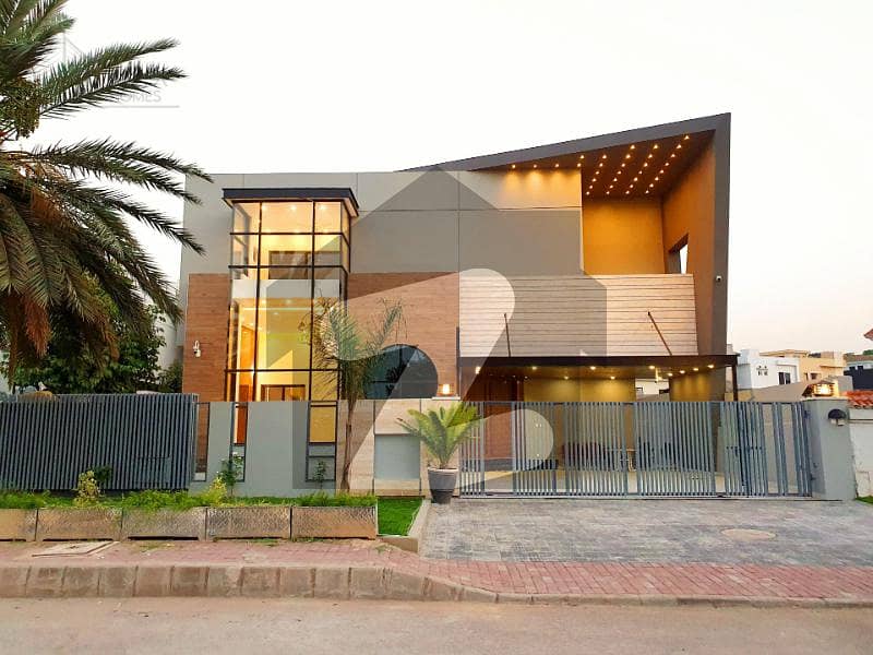 بحریہ ٹاؤن فیز 8 بحریہ ٹاؤن راولپنڈی,راولپنڈی میں 5 کمروں کا 1 کنال مکان 11.5 کروڑ میں برائے فروخت۔