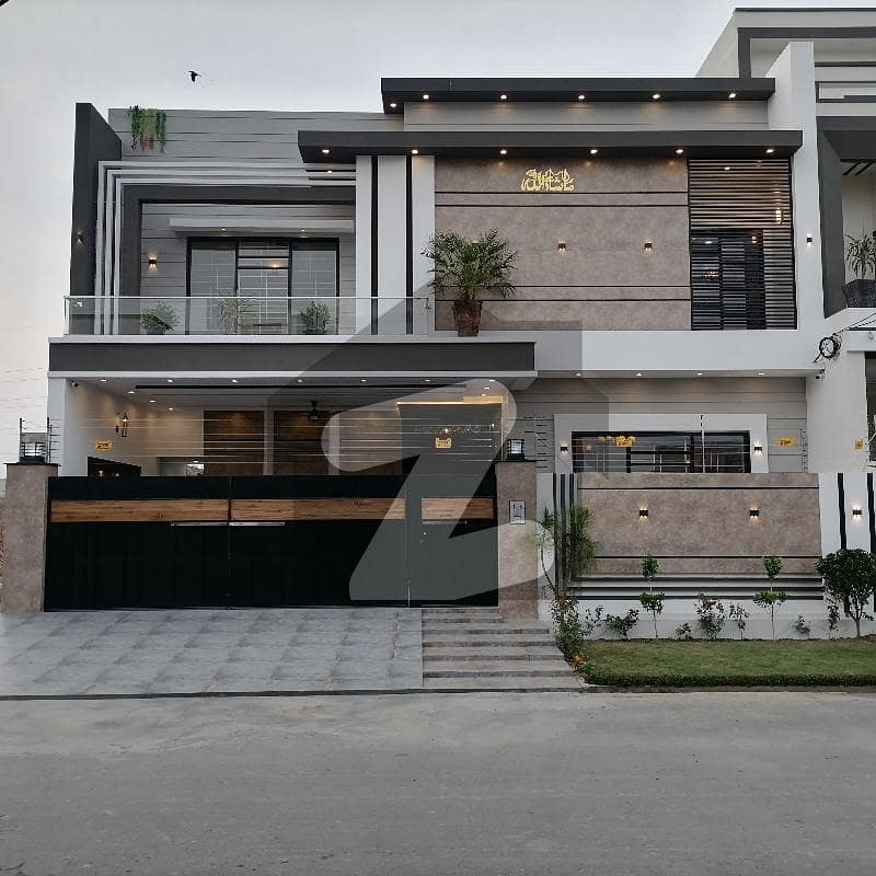 House For Grabs In 10 Marla Sahiwal