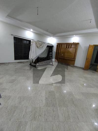 ویلینشیاء ہاؤسنگ سوسائٹی لاہور میں 2 کمروں کا 1 کنال بالائی پورشن 65.0 ہزار میں کرایہ پر دستیاب ہے۔