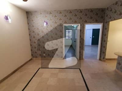 اَپر غزری غِزری,کراچی میں 3 کمروں کا 6 مرلہ فلیٹ 95.0 لاکھ میں برائے فروخت۔