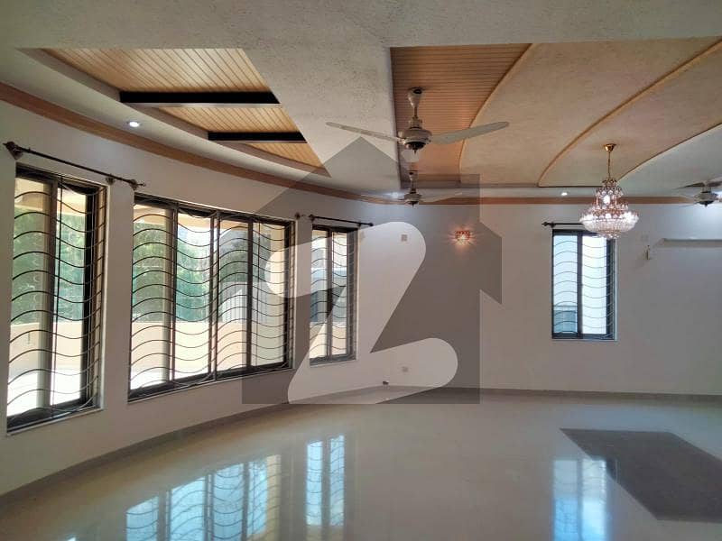 A Decent House/ 533 Sqyrds/ F-7 Is Available For Sale A Decent House/ 533 Sqyrds/ F-7 Is Available For Sale