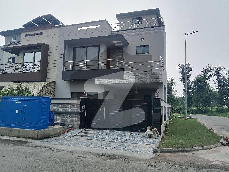 5.5 marla corner brand new house available for rent at 50feet road