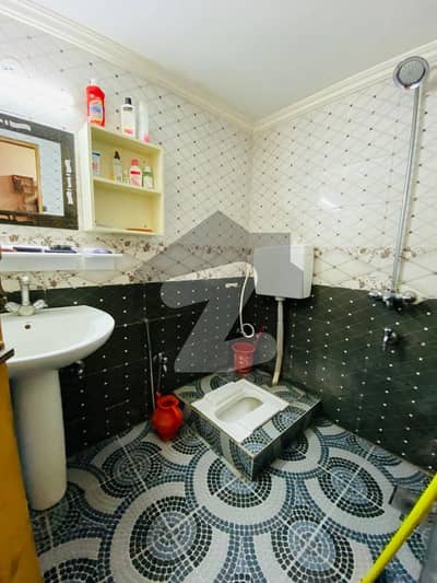 گرین ایکڑز ٹاؤن مردان میں 2 کمروں کا 5 مرلہ مکان 1.0 کروڑ میں برائے فروخت۔