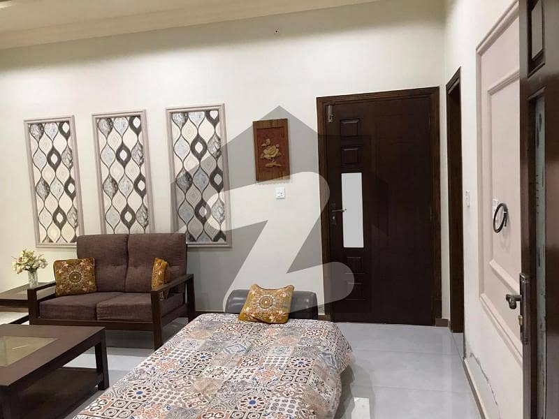 ابوظہبی روڈ رحیم یار خان میں 8 کمروں کا 11 مرلہ مکان 2.65 کروڑ میں برائے فروخت۔