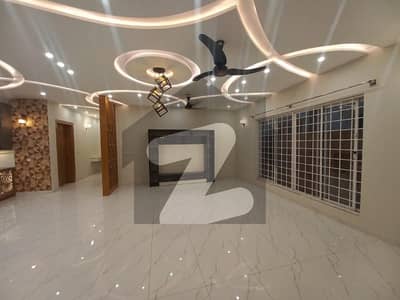 1 Kanal Designer Luxurious Ground Portion Available for Rent in Phase 7