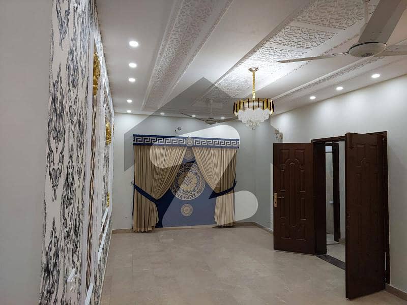 بحریہ ٹاؤن ۔ سیکٹر ایف بحریہ ٹاؤن,لاہور میں 2 کمروں کا 4 مرلہ فلیٹ 50.0 ہزار میں کرایہ پر دستیاب ہے۔