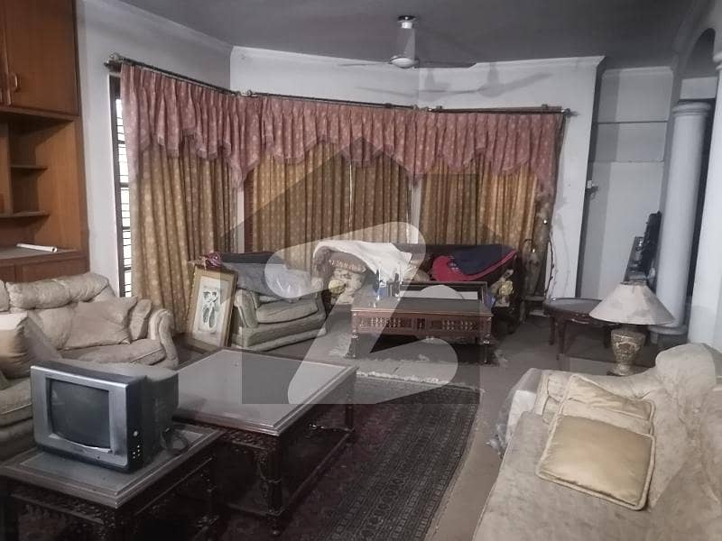 کیولری گراؤنڈ لاہور میں 4 کمروں کا 15 مرلہ مکان 5.85 کروڑ میں برائے فروخت۔