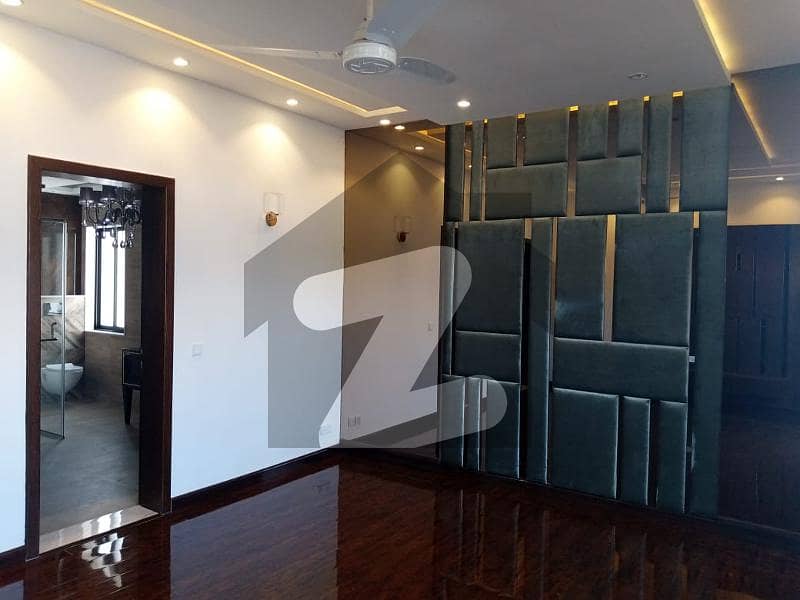 ڈی ایچ اے فیز 8 - بلاک وائے فیز 8,ڈیفنس (ڈی ایچ اے),لاہور میں 5 کمروں کا 1 کنال مکان 7.15 کروڑ میں برائے فروخت۔