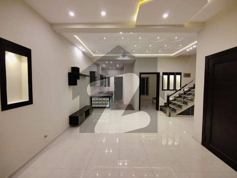 5 Marla Beautiful house available for rent in Bahria Town Phase 8