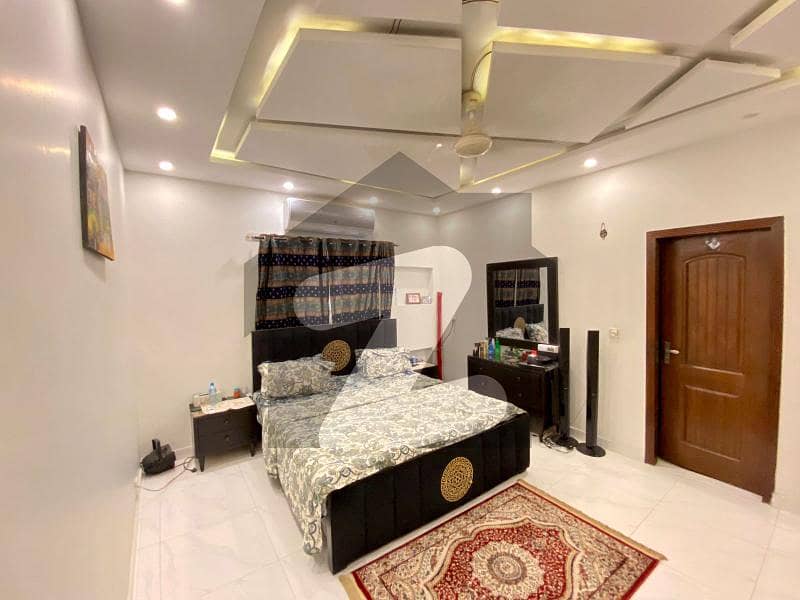 ماڈل ٹاؤن ایکسٹینشن ماڈل ٹاؤن,لاہور میں 8 کمروں کا 1 کنال مکان 9.0 کروڑ میں برائے فروخت۔