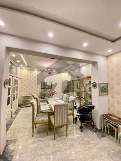 ماڈل ٹاؤن ایکسٹینشن ماڈل ٹاؤن,لاہور میں 8 کمروں کا 1 کنال مکان 9.0 کروڑ میں برائے فروخت۔