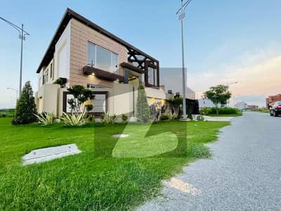 LEADS ESTATE OFFERS 100 PERCENT ORIGINAL ULTRA MODERN LUXURIOUS HOUSE IN THE HEART OF DHA PHASE 8