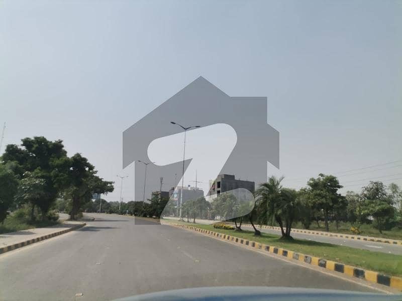 بینکرس ایوینیو کوآپریٹو ہاؤسنگ سوسائٹی لاہور میں 5 مرلہ کمرشل پلاٹ 1.38 کروڑ میں برائے فروخت۔
