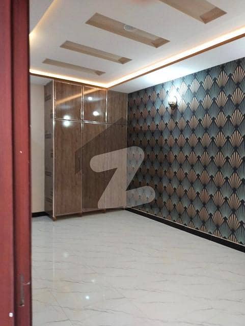 کماہاں روڈ لاہور میں 5 کمروں کا 6 مرلہ مکان 1.95 کروڑ میں برائے فروخت۔
