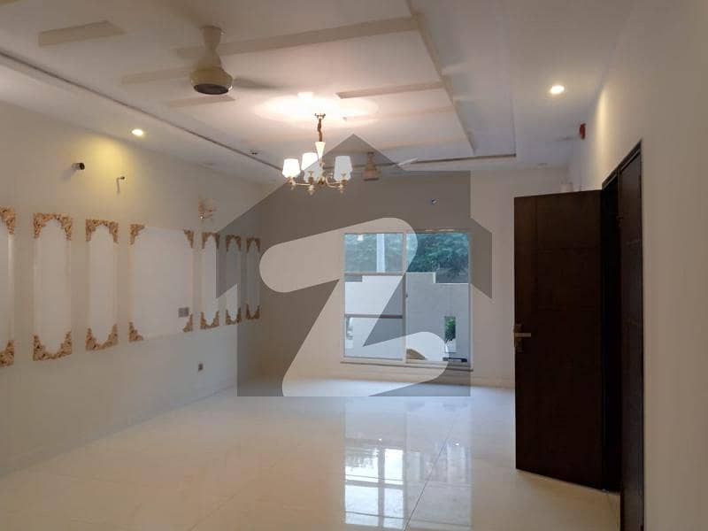 ڈی ایچ اے 9 ٹاؤن ڈیفنس (ڈی ایچ اے),لاہور میں 2 کمروں کا 5 مرلہ زیریں پورشن 45.0 ہزار میں کرایہ پر دستیاب ہے۔